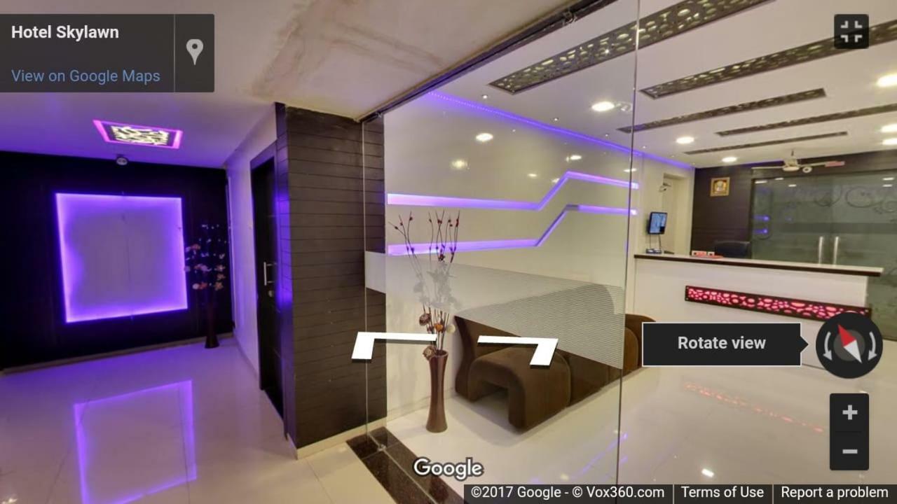 Skylawn Hotel Surat Exterior foto
